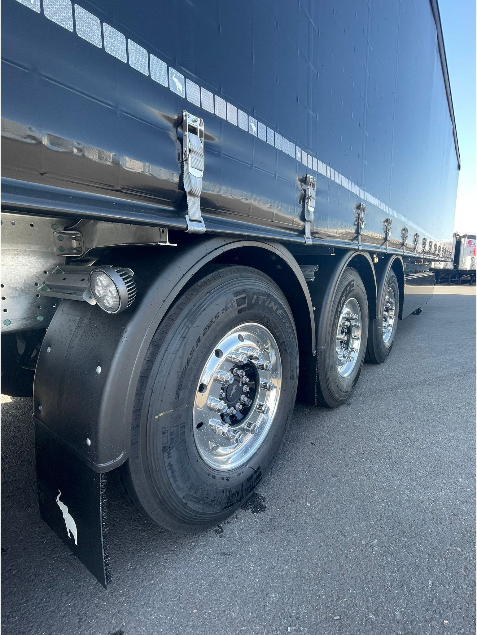 Service de location et de vente de semi-remorques Loca Matériel